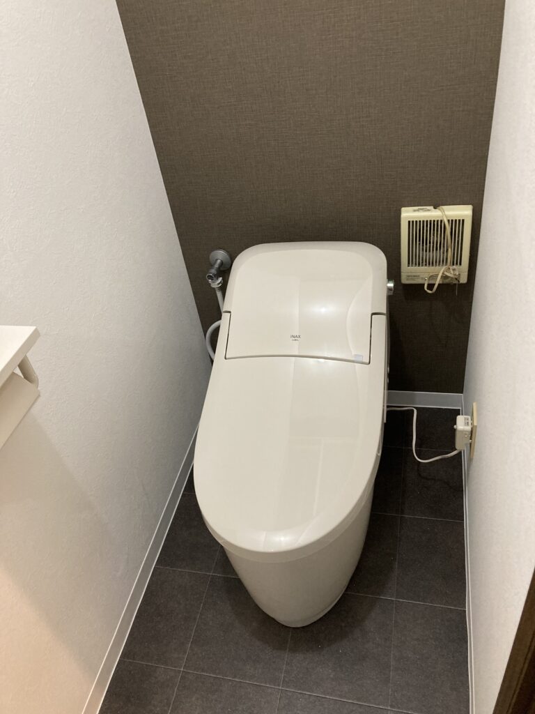 東大阪市戸建て全面改装リフォーム。トイレ施工前後プレアス